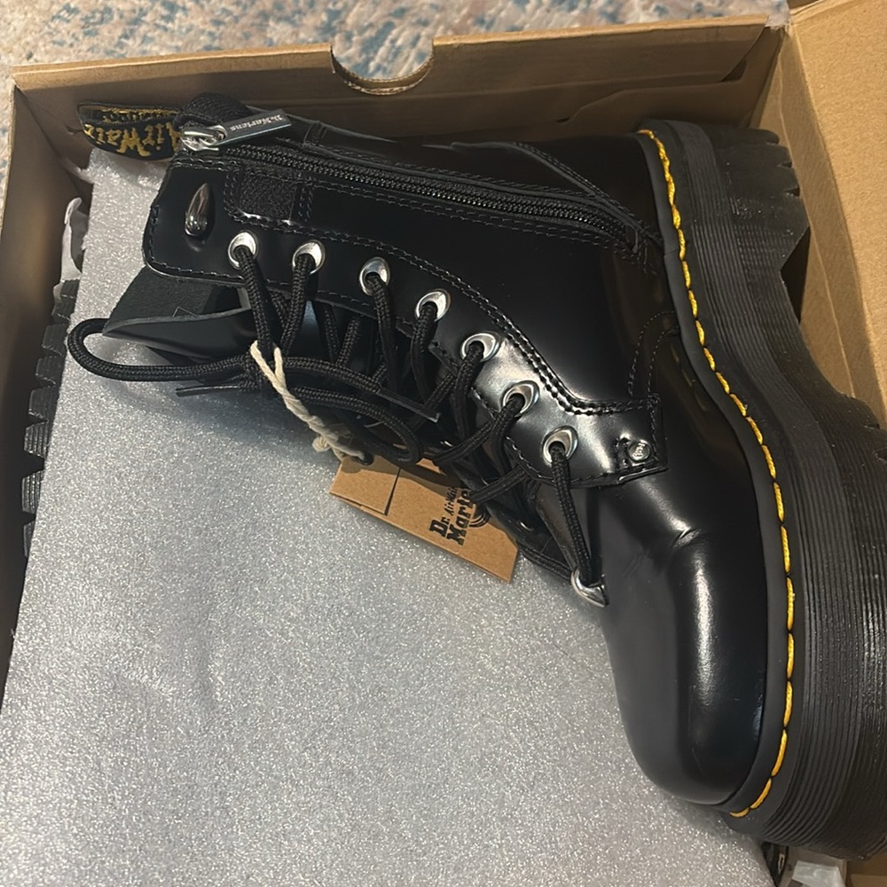 Like New. DR.MARTENS Jadon HDW II Platform Boot - Picture 4 of 8